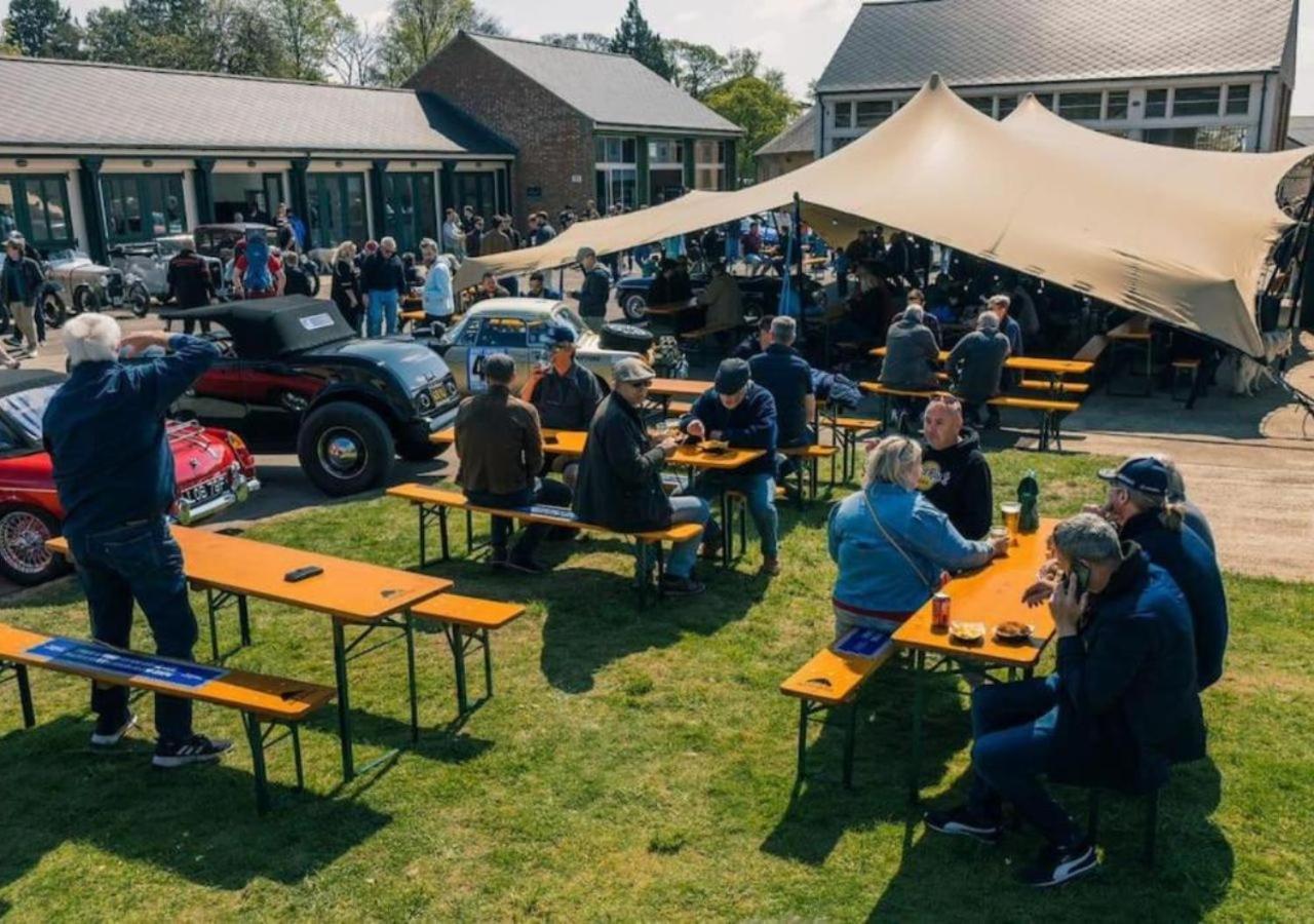 Duclos At Bicester Heritage Exteriör bild