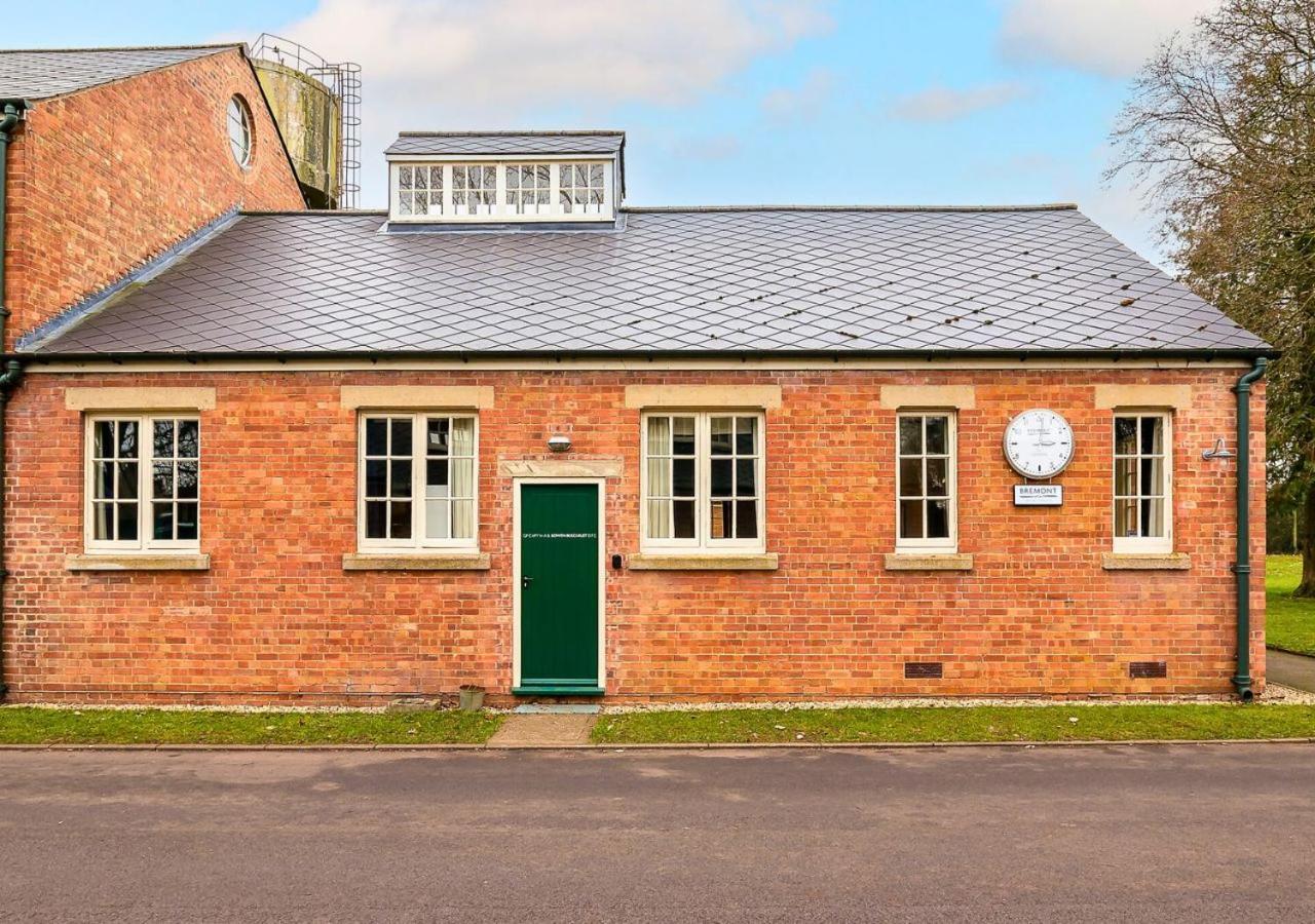 Duclos At Bicester Heritage Exteriör bild
